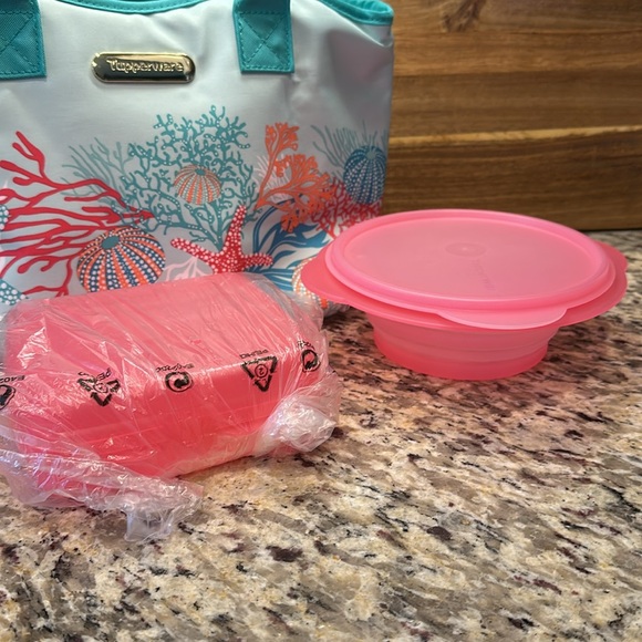 Tupperware Treasures of the Sea Lunch Set - Picture 2 of 4